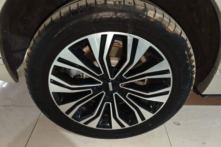 Used Wey Lanshan 2023 Four-Wheel Drive Ultra-Long Range Version Right Rear Wheel Hub