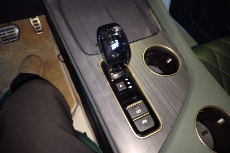 Used JETOUR Shanhai L9 2024 1.5TD 2DHT Max 5-Seater Gear Lever