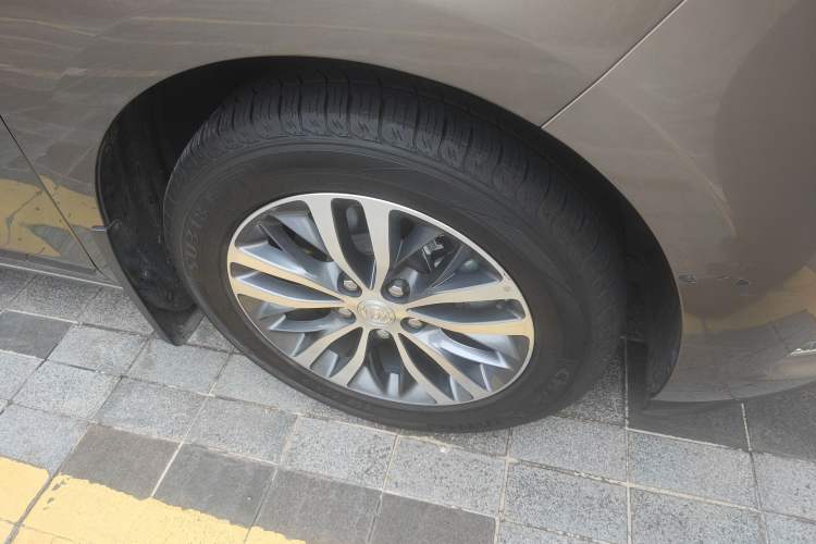 Used Buick GL8 2020 ES Land Cruiser 653T Comfort Edition Right Front Wheel Hub