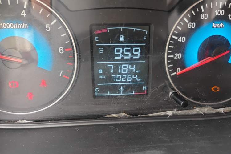 Used Dongfeng Fengon 330 2019 1.5L 330S Manual Comfort Version China VI Standard Odometer Close Up