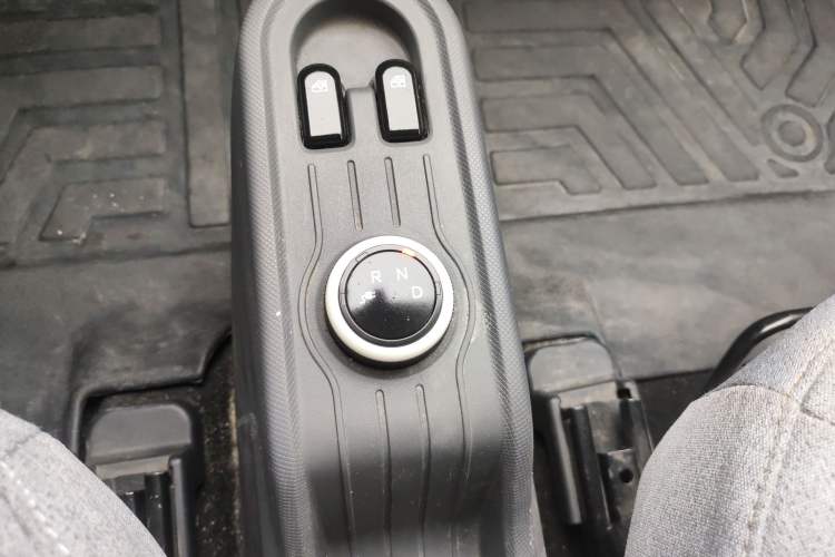Used Wuling Hongguang MINIEV 2021 Macaron Premium Model – Lithium Iron Phosphate Gear Lever