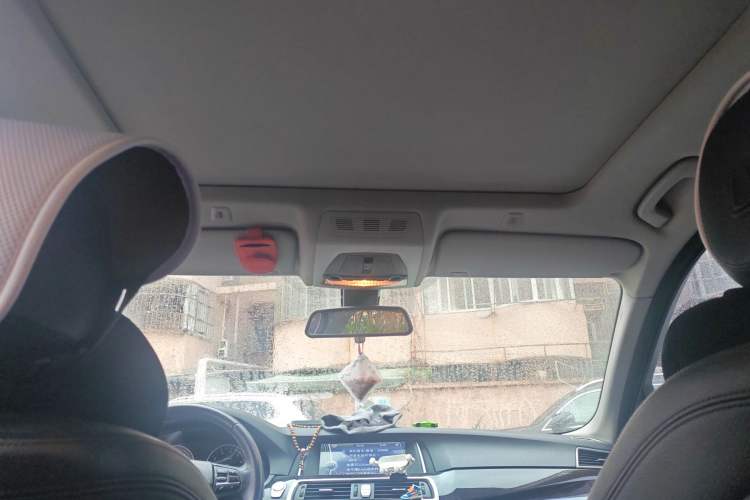 Used BMW 5 Series 2013 525Li Leading Model
