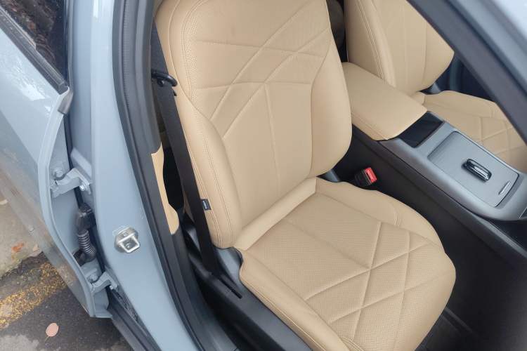 Used Geely Galaxy L6 2024 125km PLUS Dragon Edition Right Front Seat