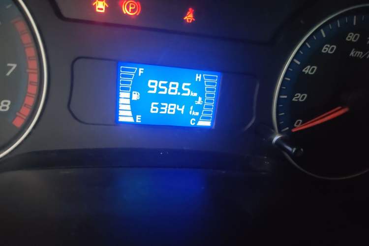 Used CHANGAN KAICHENG Shenqi F30 2016 1.5L Comfort Plus Long Wheelbase DAM15L Odometer Close Up