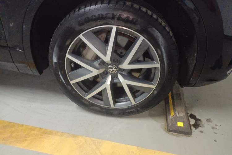 Used Volkswagen Touareg 2021 3.0 TSI Prestige Edition Classic Sport Package Right Front Wheel Hub