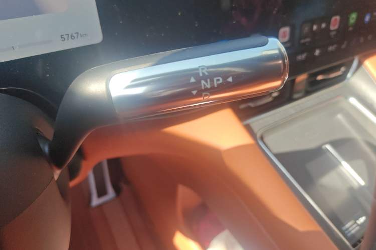 Used Hima AITO M8 2025 Extended-Range Max+ Version 53.4 kWh 6-Seater Edition Gear Lever