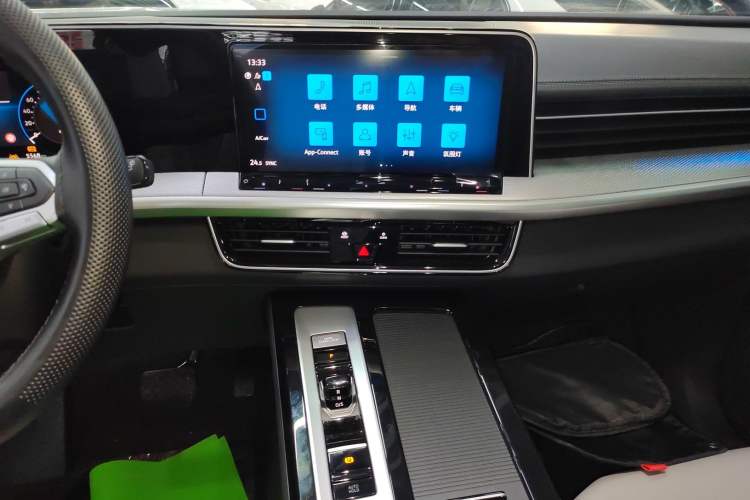 Used Volkswagen Tavendor 2024 330TSI Luxury Touring - All-Inclusive Edition Audio And AC Panel