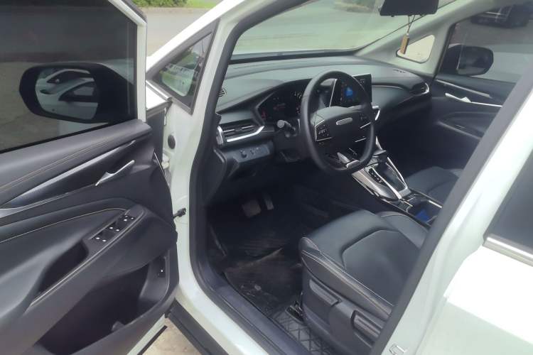 Used SAIC MAXUS G50 2022 1.5T Automatic Comfort Touring B Driver Seat