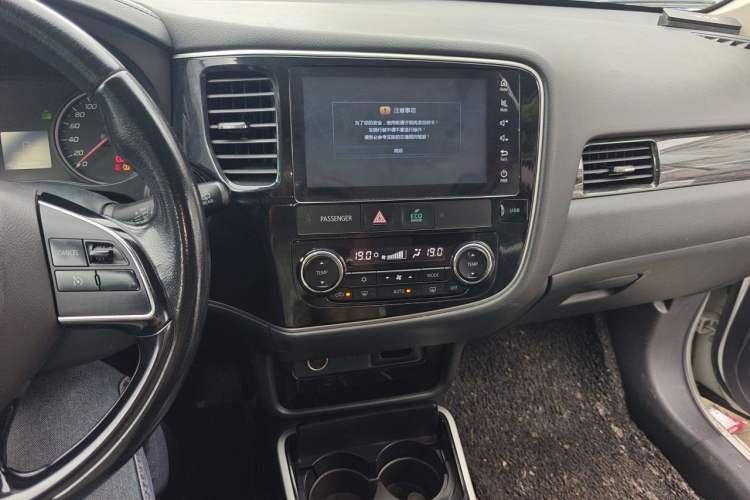 Used Mitsubishi Outlander 2018 2.0L Two-Wheel Drive Glory Edition 5 Seats
