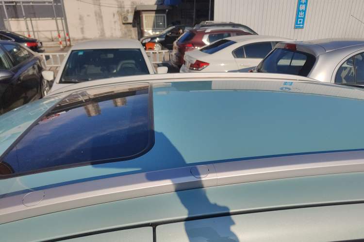 Used Geometry E Firefly 2024 401 km Fluorescent