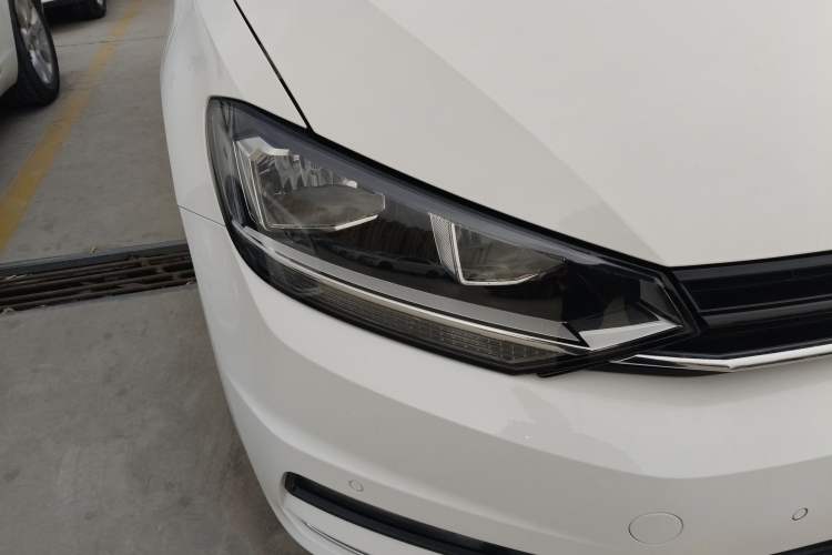 Used Volkswagen Touran 2016 Volkswagen Touran L 280TSI DSG Comfort Edition Right Front Headlight