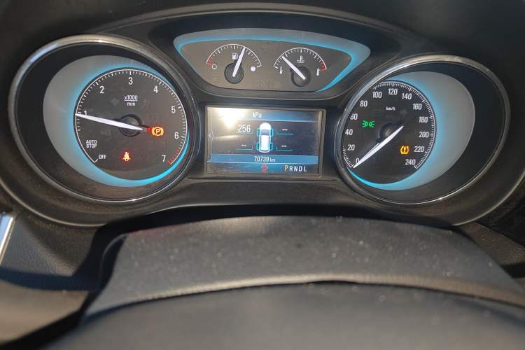 Used Buick Envision 2016 20T Two-Wheel-Drive Elite Model Odometer Close Up