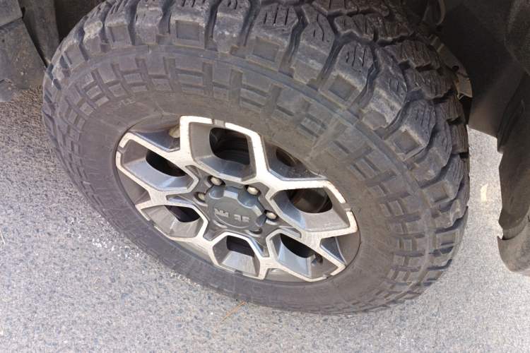 Used BAIC Off-Road BJ40 2019 2.3T Automatic Four-Wheel Drive Shengshi Huazhang Edition China VI Emission Standard Right Front Wheel Hub