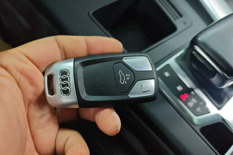 Used Audi A4L 2020 40 TFSI Fashionable and Elegant Model