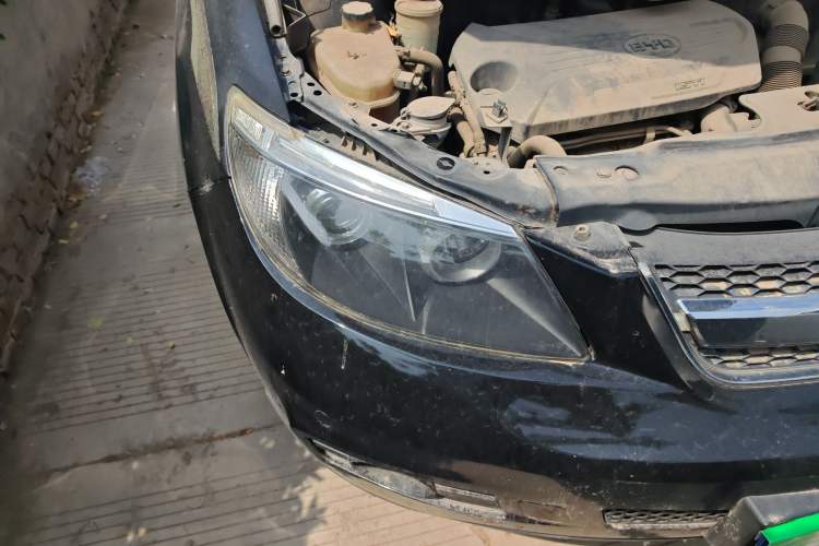 Used BYD S6 2014 1.5TI Manual Luxury 5-Seater Right Front Headlight