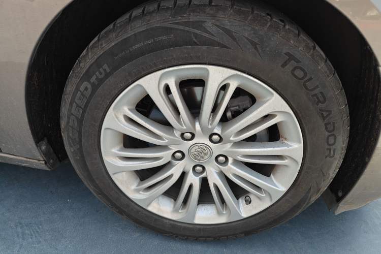 Used Buick LaCrosse 2016 20T Elite Edition Right Front Wheel Hub