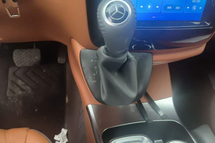 Used Mercedes-Benz Vito 2011 2.5L 7-seater executive version
