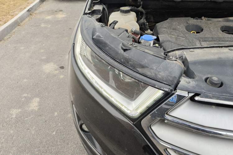 Used Ford Edge 2015 2.0T GTDi Two-Wheel-Drive High-Line Version
