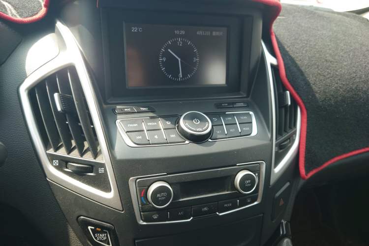 Used Dongfeng Aeolus AX7 2016 1.4T Manual Zhuyue Model Audio And AC Panel