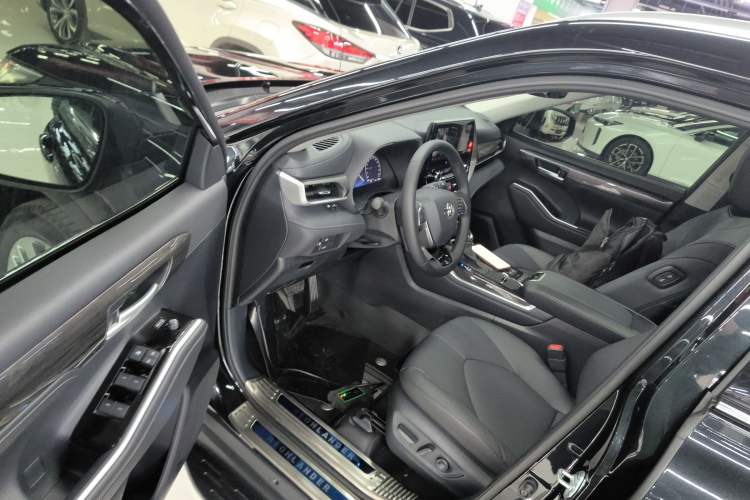 Used Toyota Highlander 2024 2.5L Smart Electric Hybrid Dual-Engine Four-Wheel Drive Prestige Version – 7 Seats