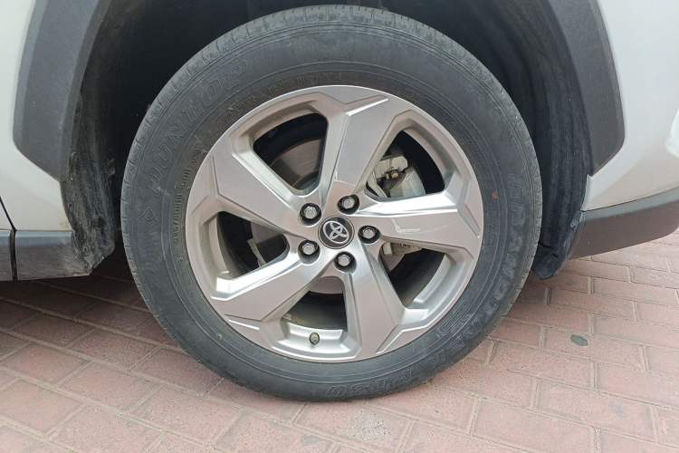 Used Toyota RAV4 2021 2.0L CVT Two-Wheel Drive Fashion PLUS Edition
