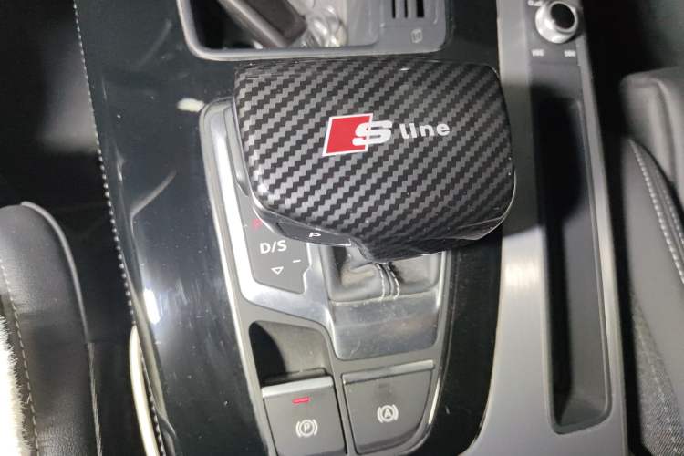 Used Audi Q5L 2024 40 TFSI Fashion Dynamic Model Gear Lever