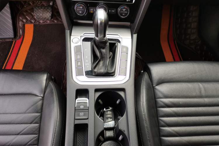 Used Volkswagen Magotan 2017 280TSI DSG Comfort Model
