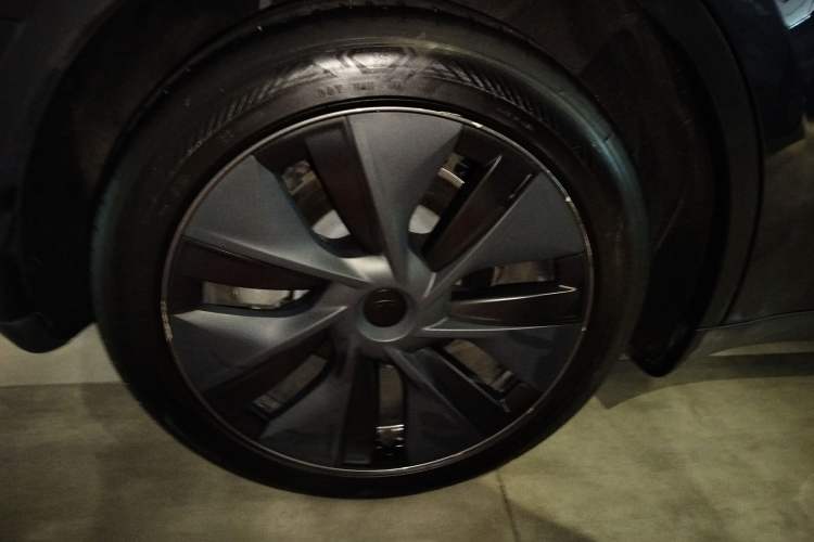 Used Tesla Model Y 2024 Rear-Wheel-Drive Version Right Rear Wheel Hub