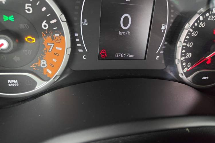 Used Jeep Renegade 2017 180T Automatic Jingneng Edition Odometer Close Up