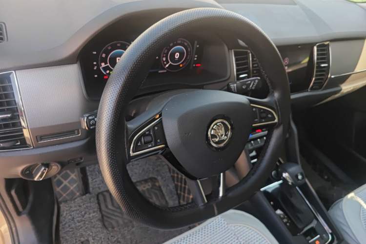 Used Skoda Kodiaq 2021 TSI330 5-Seat Two-Wheel Drive Comfort Edition Center Console