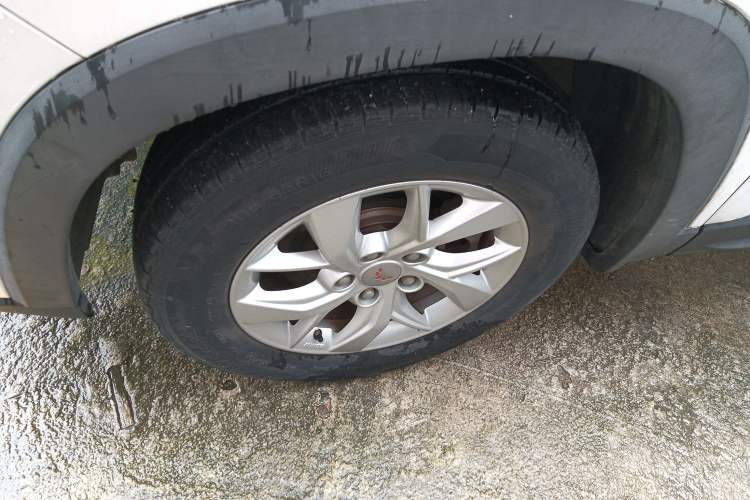 Used Wuling Hongguang S3 2019 1.5L Manual Standard Version China VI Standard Left Front Wheel Hub