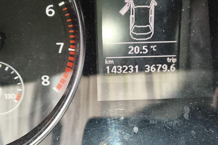 Used Volkswagen FAW-Volkswagen CC 2011 1.8TSI Luxury Model Odometer Close Up