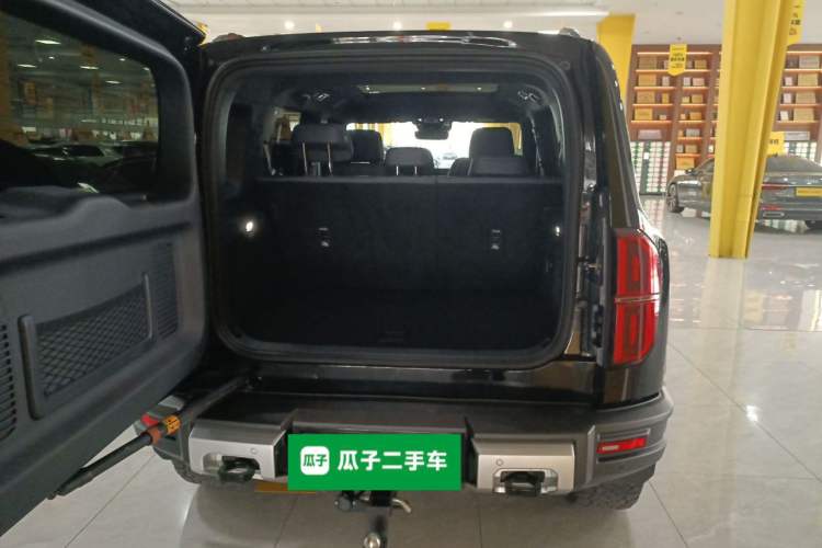 Used Formula Leopard 5 2023 Explore Edition Trunk