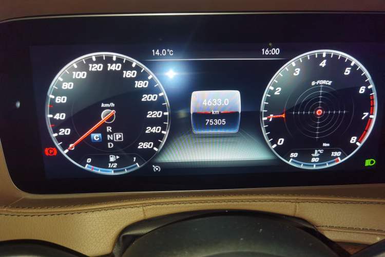 Used Mercedes-Benz S-Class 2018 S 350 L Odometer Close Up