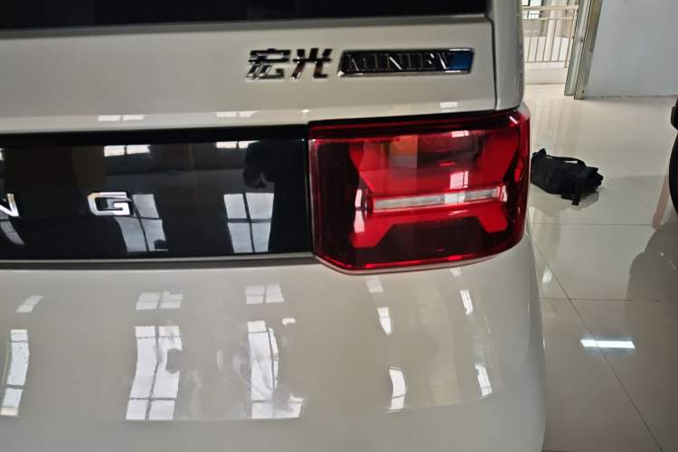 Used Wuling Hongguang MINIEV 2022 GAMEBOY 300km Enthusiast Model with Lithium Iron Phosphate