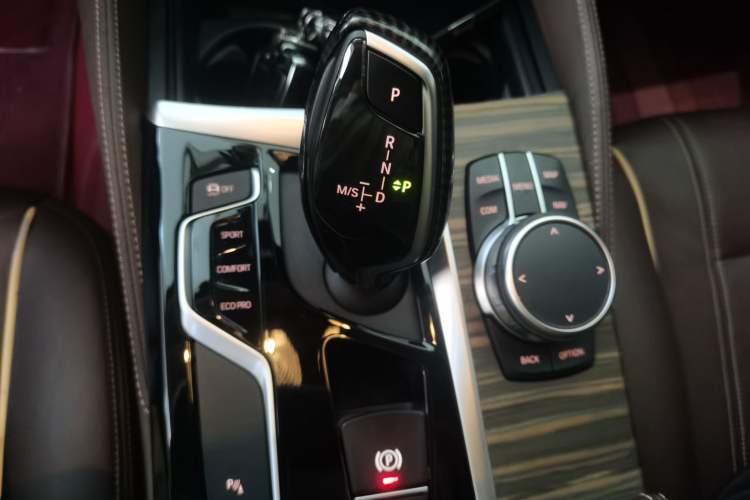 Used BMW 5 Series 2019 Facelifted 530Li Leading Edition Luxury Package Gear Lever