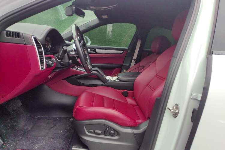 Used Porsche Cayenne 2023 Cayenne Coupé 3.0T Platinum Edition Left Front Seat