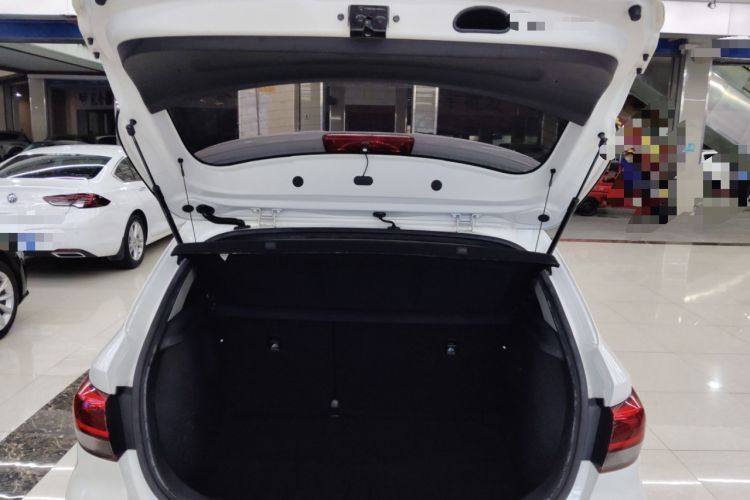 Used Kia KX Cross 2017 1.4L AT GLS Trunk