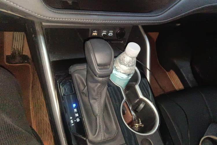 Used Toyota Highlander 2024 2.5L Smart Electric Hybrid Dual-Engine Two-Wheel Drive Elite Version 7 Seats Gear Lever