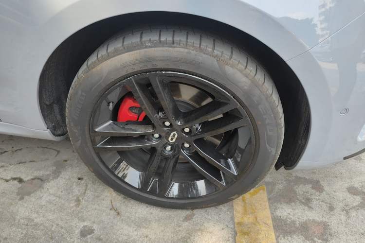 Used Hima AITO M5 2024 Extended-Range Max RS Four-Wheel Drive Advanced Intelligent Driving Version Right Front Wheel Hub
