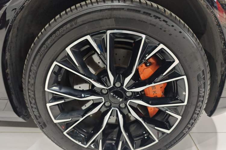 Used Zeekr 7X 2025 100 kWh Long-Range Rear-Wheel Drive with Intelligent Driving Features
