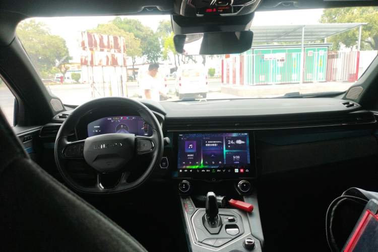 Used Lynk & Co 05 EM-P 2021 1.5TD PHEV HALO Center Console