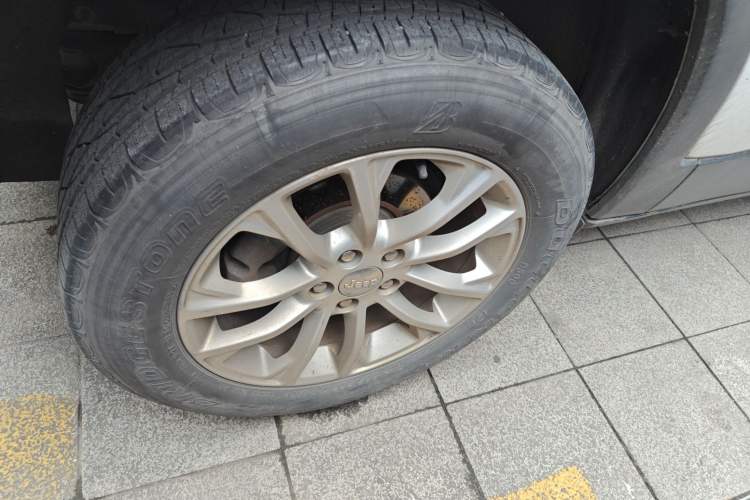 Used Jeep Cherokee 2019 2.0T Two-Wheel Drive Smart Enjoyment Version China V Right Rear Wheel Hub