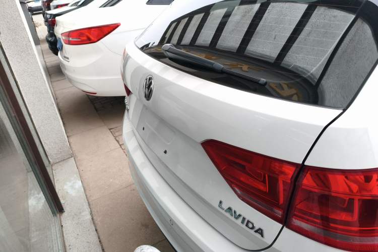 Used Volkswagen Gran Lavida 2015 1.6L Automatic Fashion Edition Rear