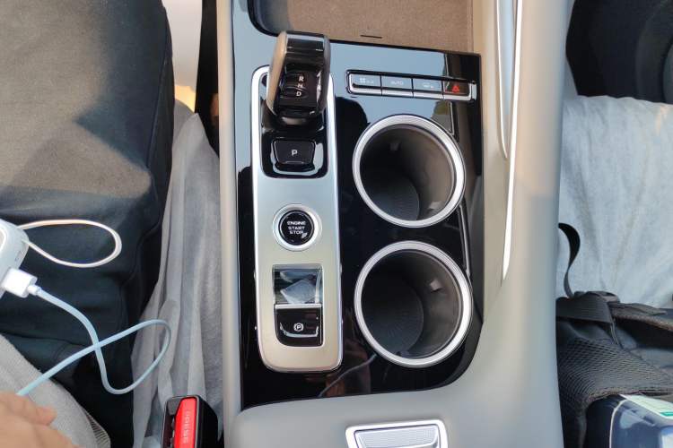 Used Geely Auto Emgrand X7 Sport 2026 Model 1.5TD Aspirational Gear Lever