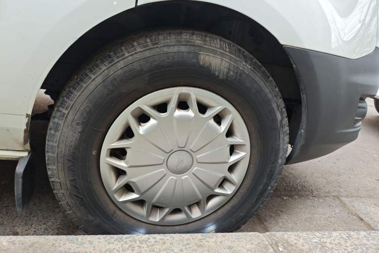 Used Ford Transit 2017 2.0T Diesel Multi-Function Commercial Vehicle Mid-Drive Mid-Roof China V Standard Right Front Wheel Hub