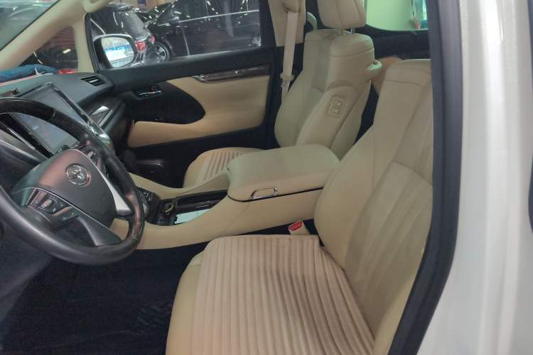 Used Toyota Alphard 2023 Dual-Motor 2.5L Premium Golden Edition
