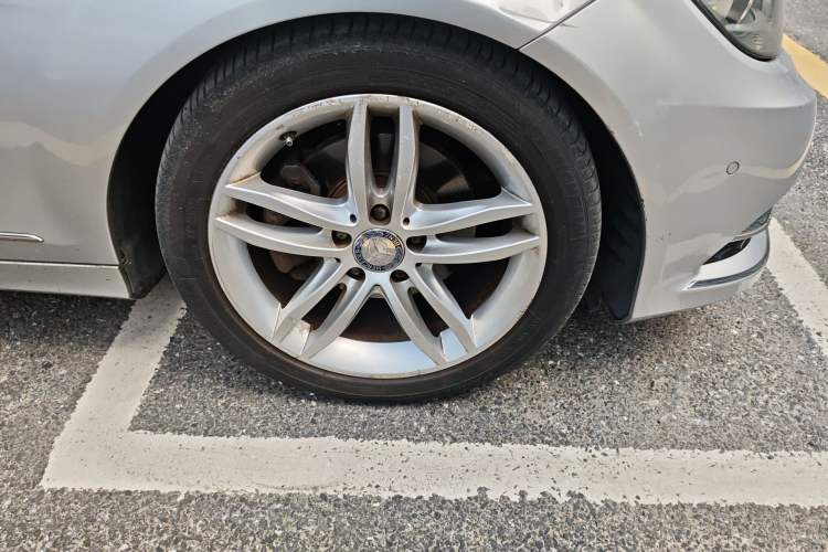 Used Mercedes-Benz C-Class 2011 C 300 Fashion Model Right Front Wheel Hub