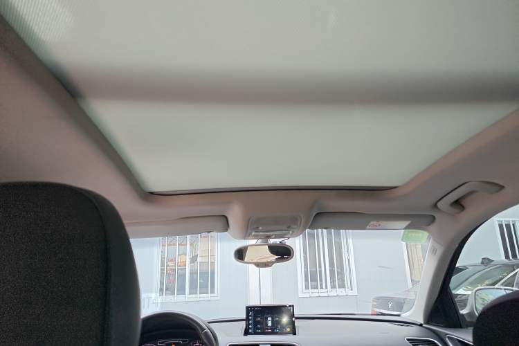 Used Audi Q3 2015 30 TFSI Comfort Model Headliner