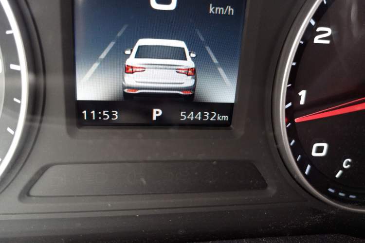 Used Roewe i5 2019 1.5L Automatic 4G Connected Langyue Edition Odometer Close Up